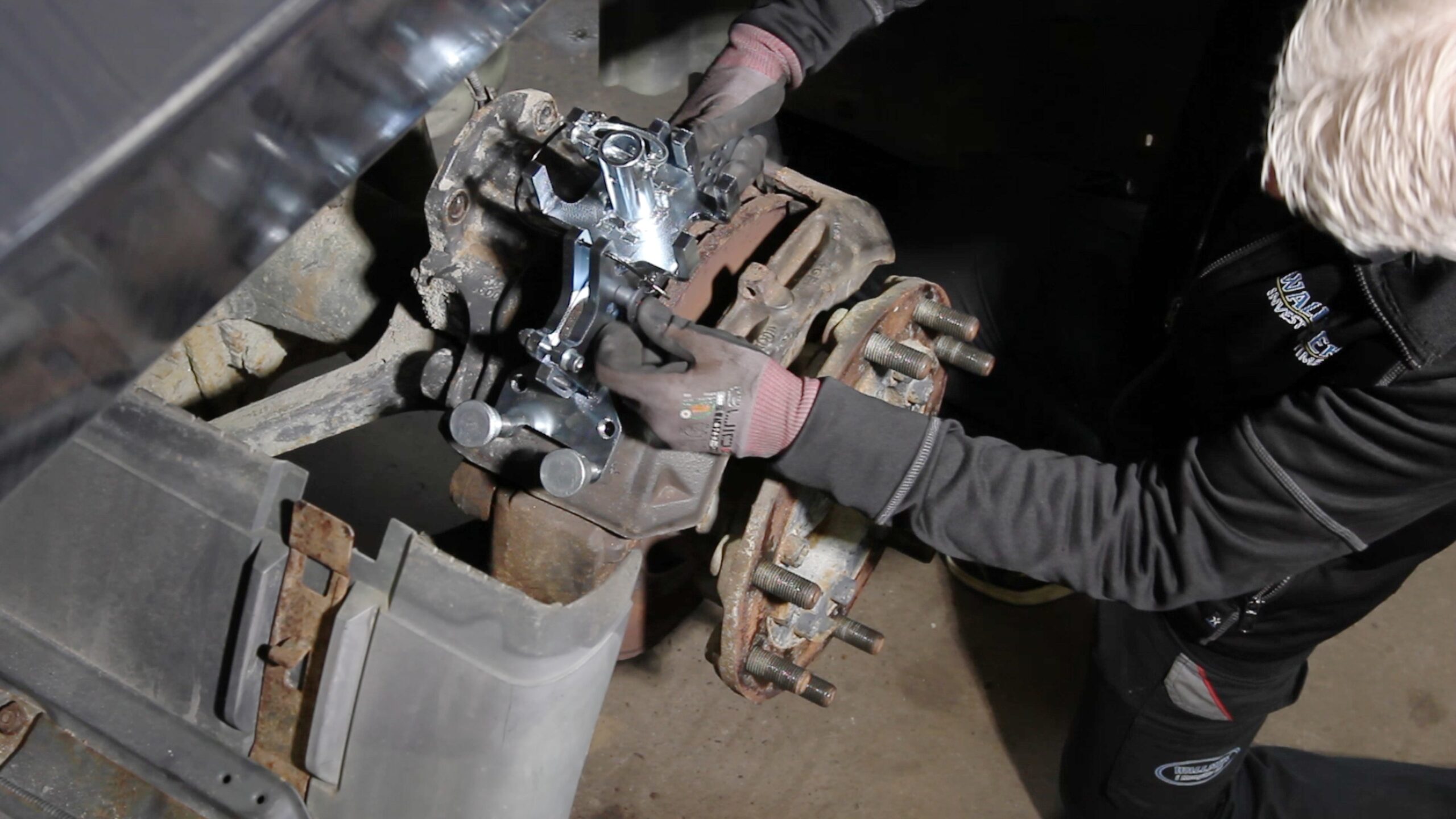 Jarrusatulan asennus adapteri raskaalle kalustolle Wallmek HLD2025-150 - Image 4